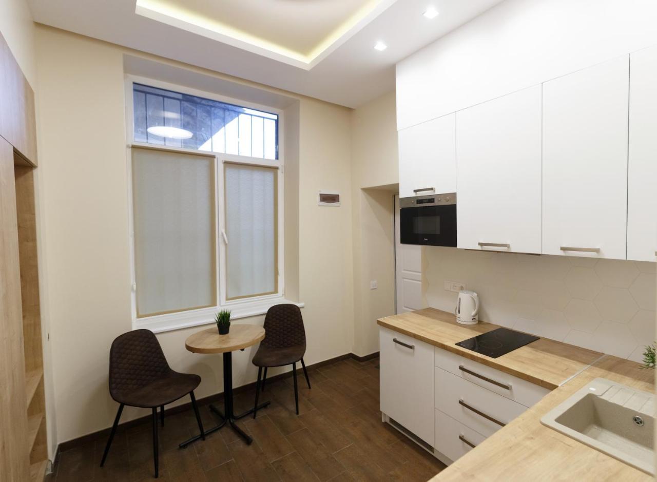 Charming Apartment In The City Center Leópolis Exterior foto